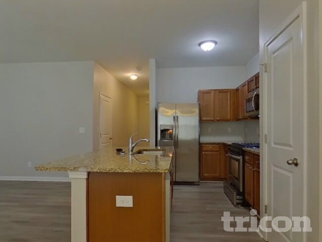 Foto del edificio - 3333 Lowland Dr