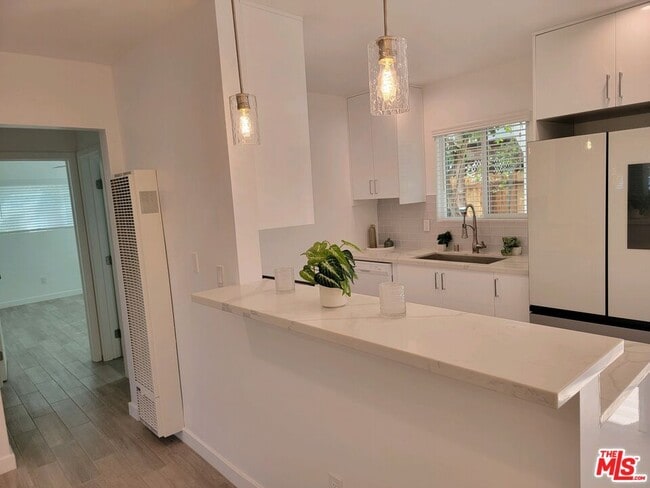 Building Photo - 825 Broadway St