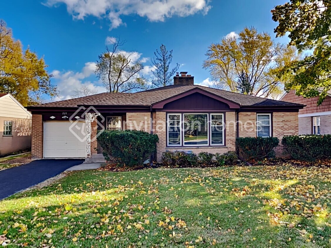 Primary Photo - 221 N Dryden Pl