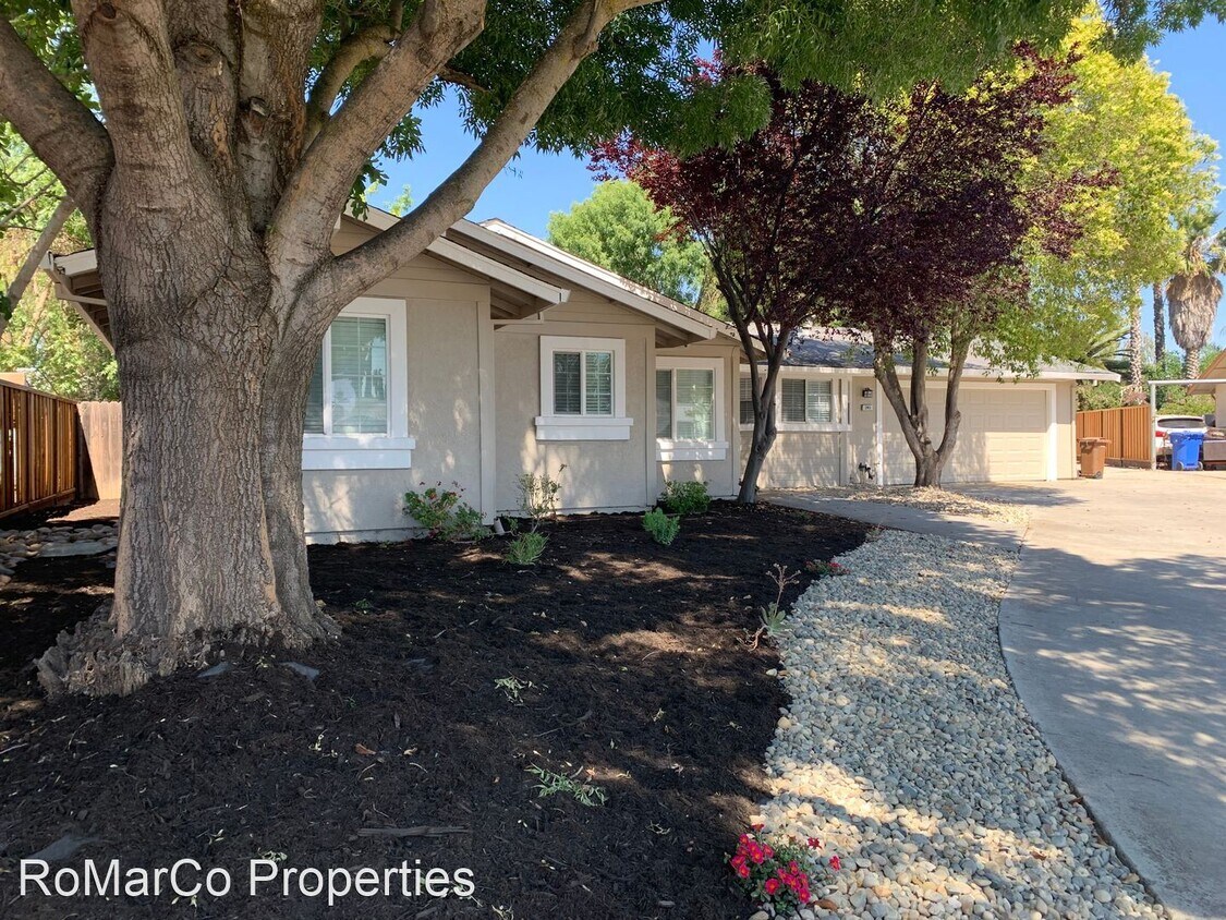 Foto principal - 4 br, 2 bath House - 245 Mesquite Ct