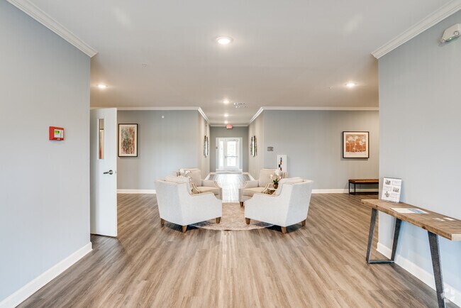 Vestíbulo - Covington Mill Village - 55+ SENIOR PROPERTY