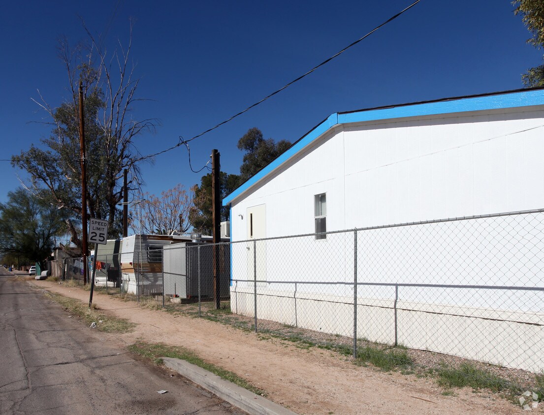 Building Photo - Shady Haven