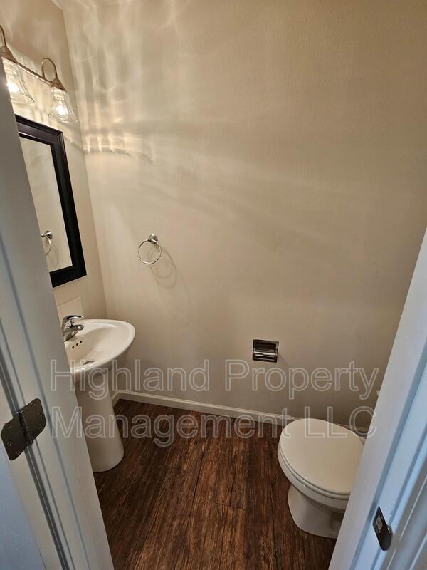 Building Photo - 1205-1207 NE Monroe St