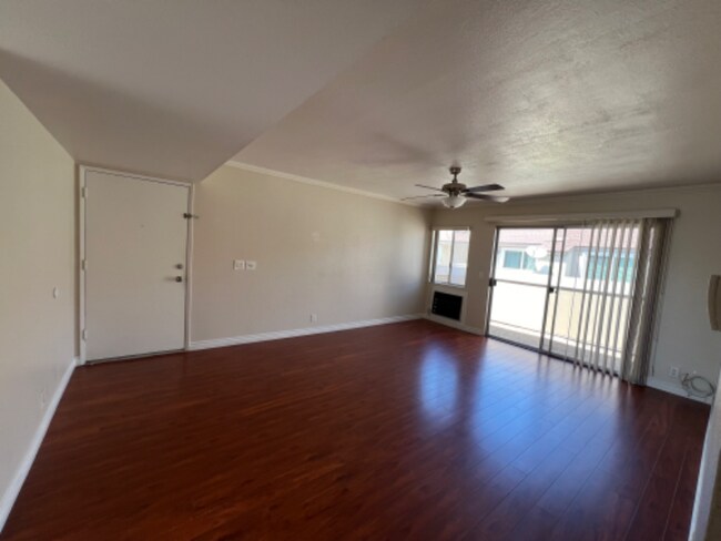 Foto del edificio - 8552 Belmont St