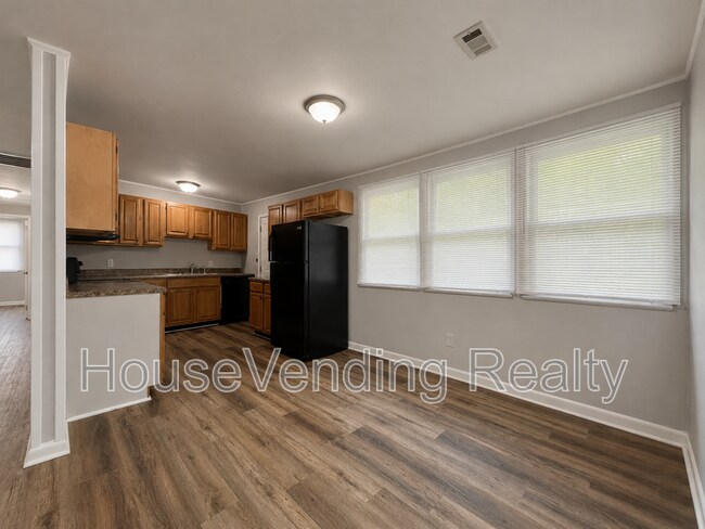 Foto del edificio - 2221 Compton Dr