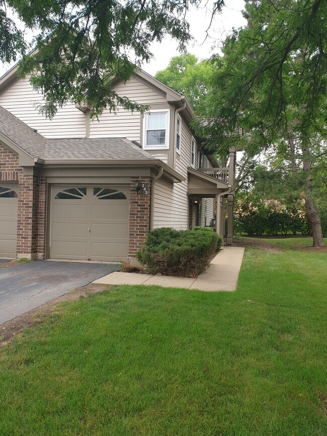 Foto del edificio - 243 Old Oak Ct W