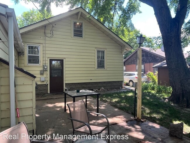 Building Photo - 4 br, 1.5 bath House - 1300 W 13th Street
