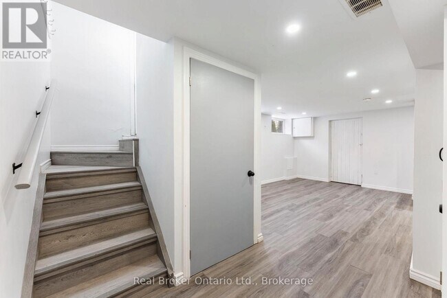 Photo du bâtiment - 326 E 19th St