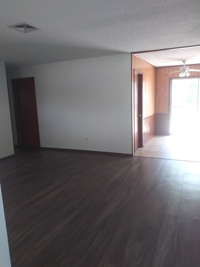 Foto del edificio - 4720 Spiva Dr