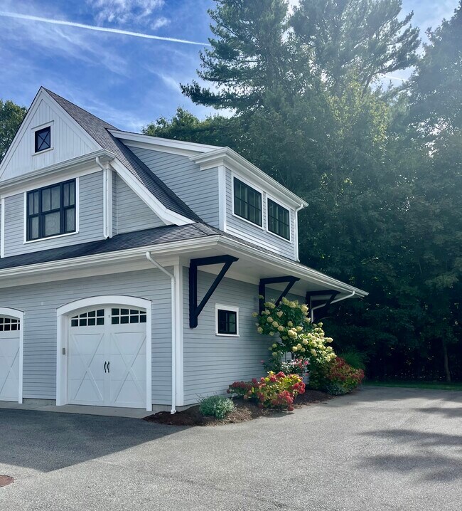 Building Photo - 1379 MA-28A