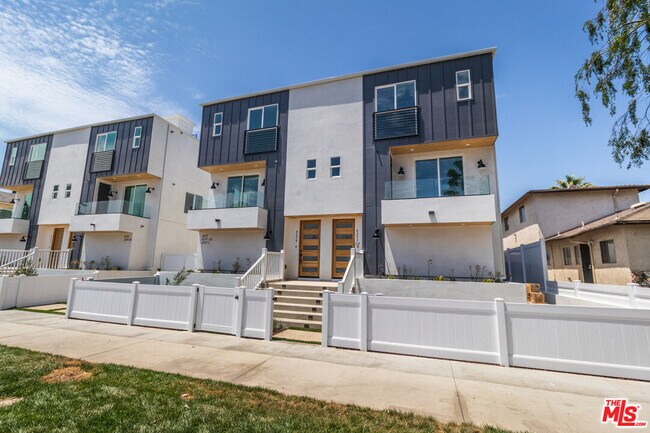 Foto del edificio - 4299 Tujunga Ave