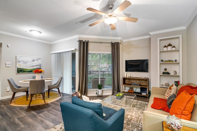 Building Photo - Hollister Place