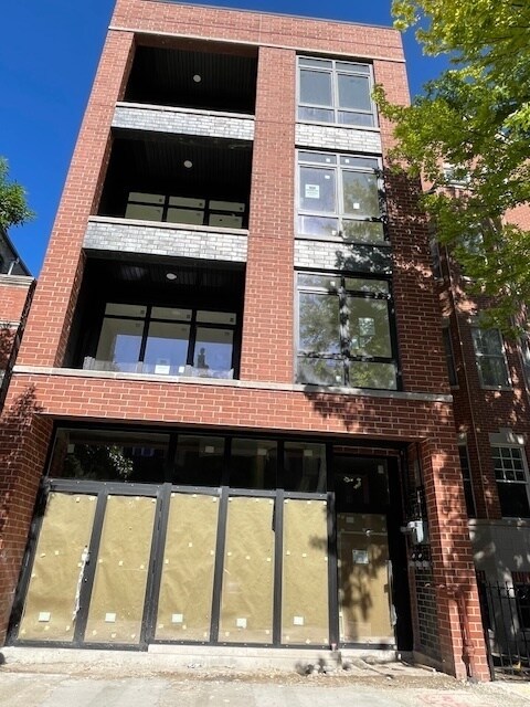 Foto principal - 3355 N Southport Ave