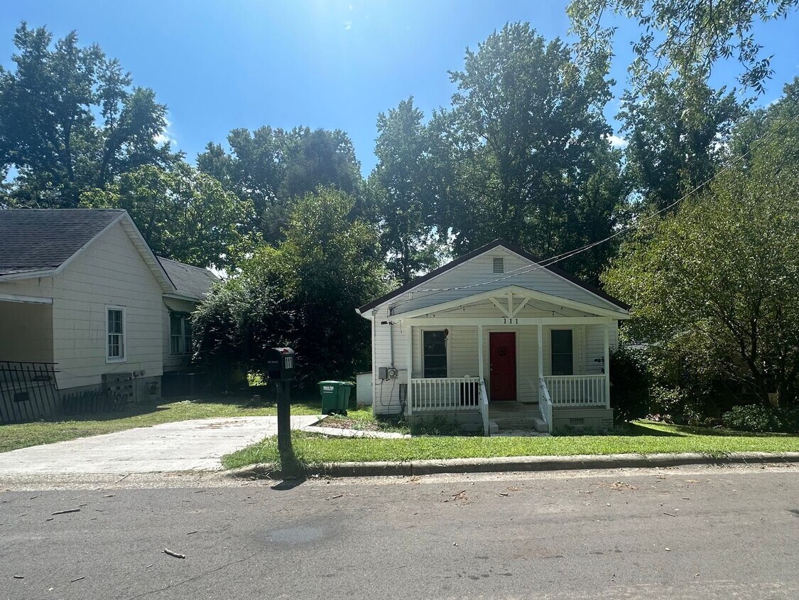 Foto principal - Adorable 2 bd 1 ba home . Located in Besse...