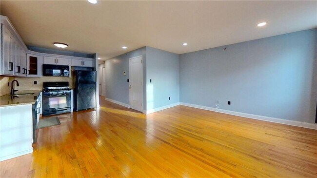 Building Photo - 79 E 28th St