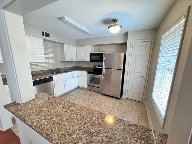 Foto del edificio - 2BR/1BA For Rent