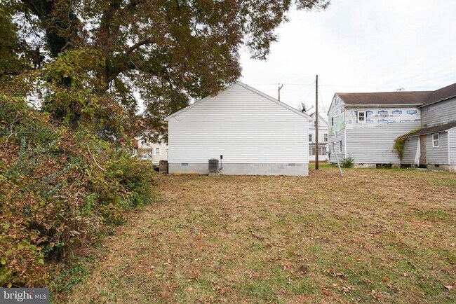 Building Photo - 806 2nd St
