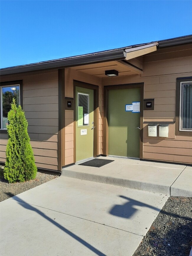 Building Photo - 189 NW Glenhart Ave