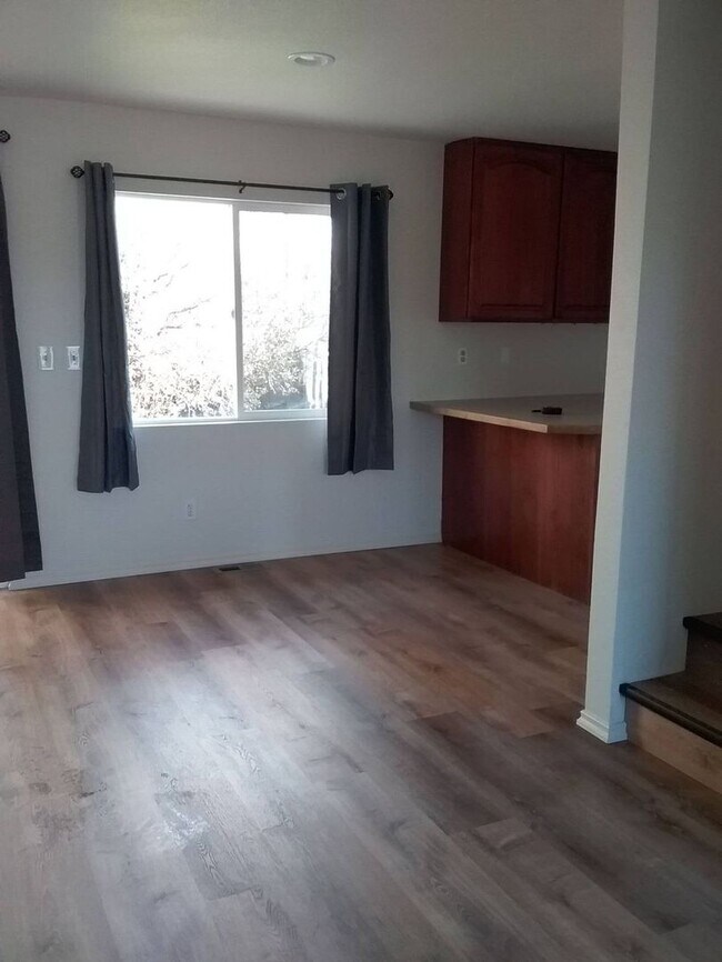 Building Photo - roy2016