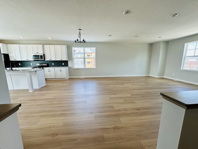 Huge main level - 21765 Marsh View Blvd