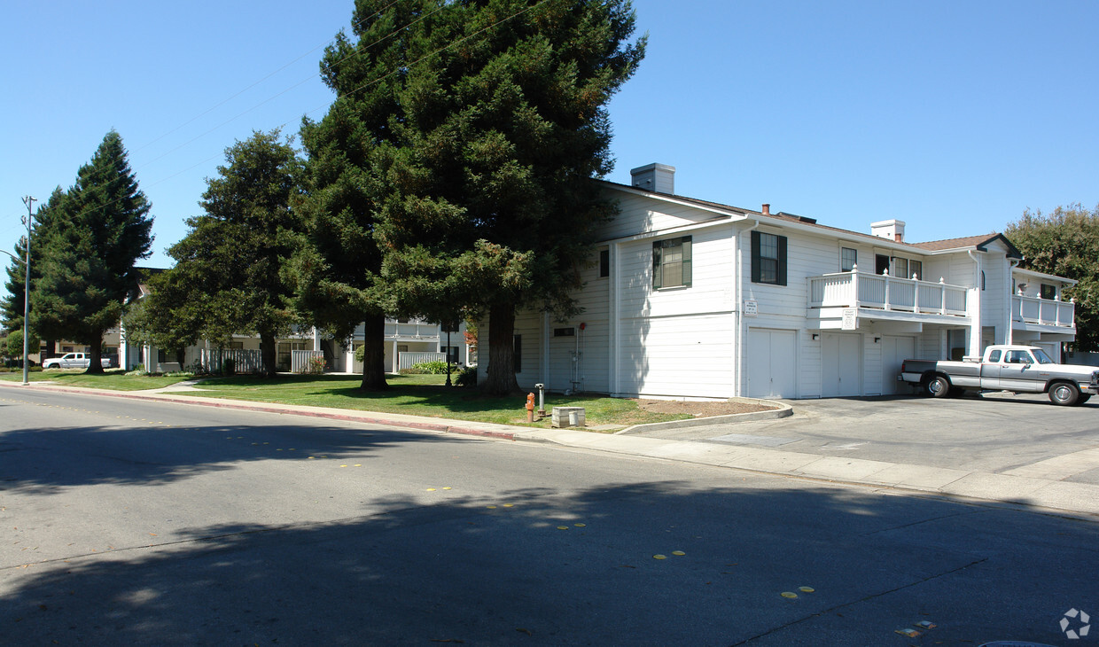 Primary Photo - Eastlake Village Apartments
