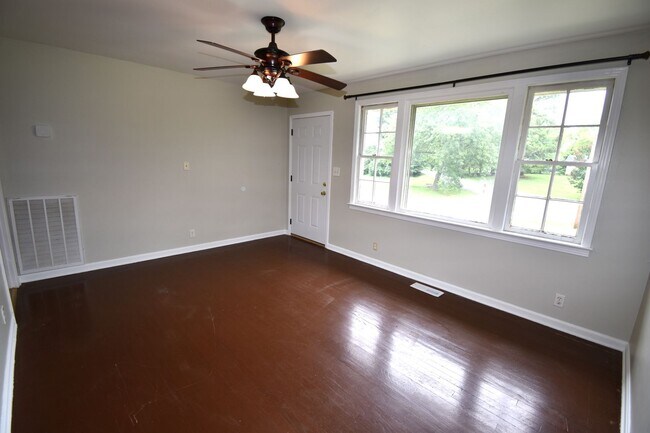 Foto del edificio - 304 Hilldale Ln