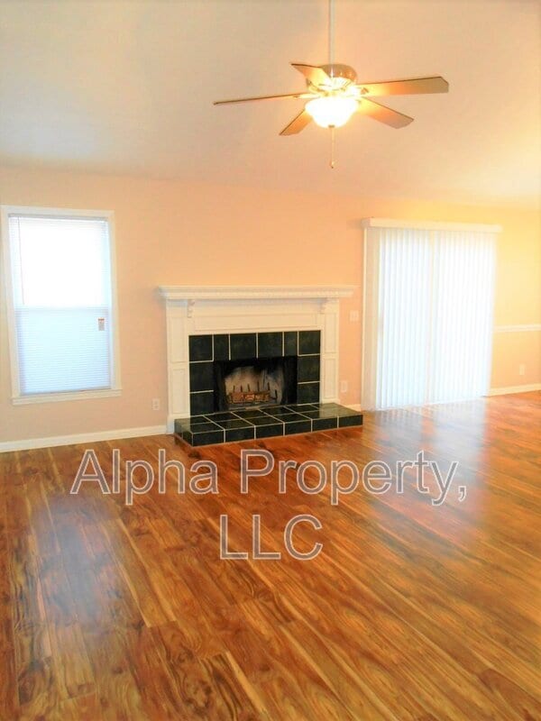 Building Photo - 305 Fairdale Dr