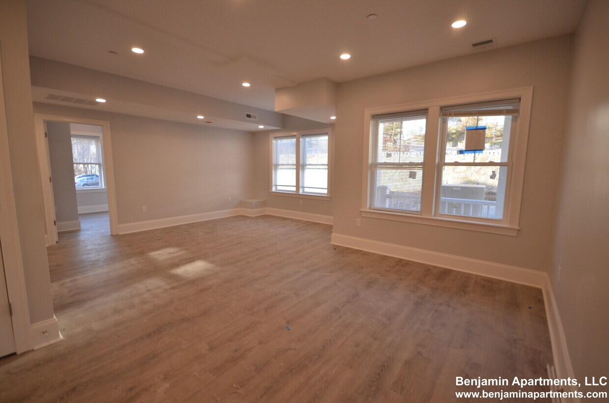 Primary Photo - 128 Kenrick St