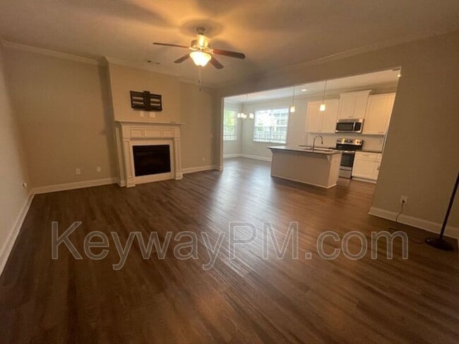 Foto del edificio - 728 Tree Top Trl