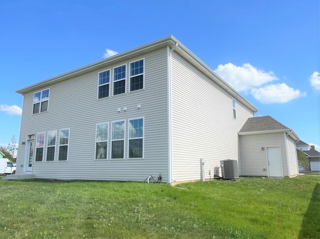Building Photo - 218 Rhinebeck Wy