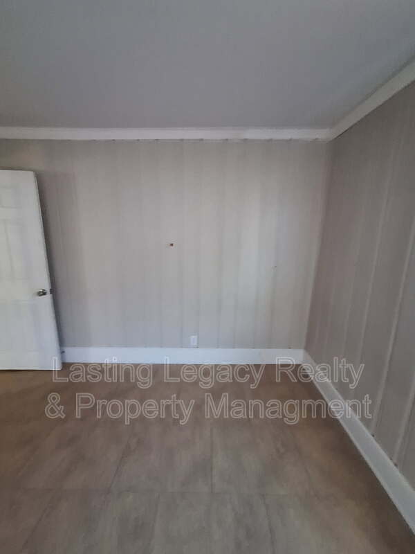 Foto del edificio - 4221 Glenn Hi Rd