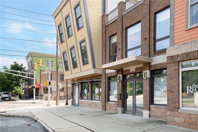 Foto del edificio - 2455 N Delaware St