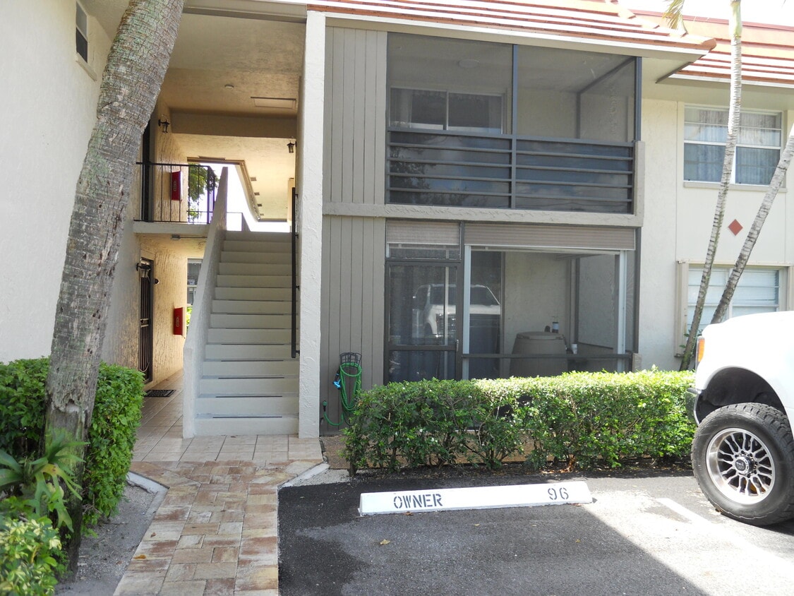 Primary Photo - 1050 NW 13th St
