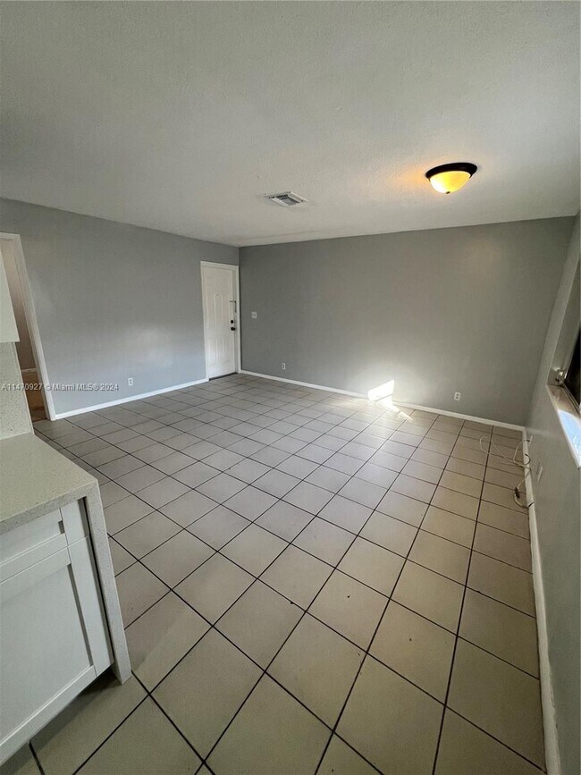 Foto del edificio - 5891 NE 18th Ave