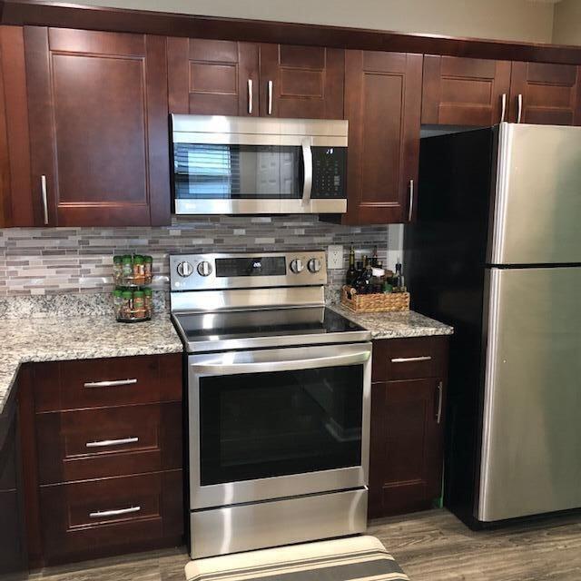 Building Photo - 1200 SE Parkview Pl