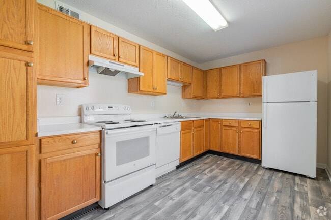 The Parkwood - Kitchen - Lyndon Crossings Apartments
