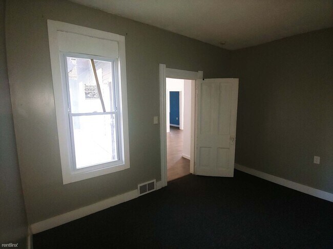 Building Photo - 1 br, 1 bath Triplex - 2033 West 98th Stre...