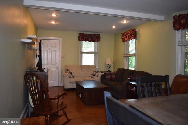 Building Photo - 416 Kenilworth Ave