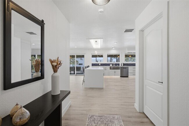 Foto del edificio - 8901 Grandview Dr
