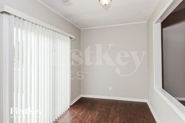 Foto del edificio - 6057 Devonshire Dr