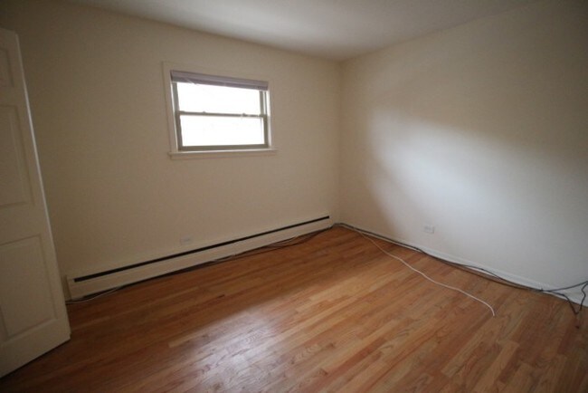 bedroom - 4436 Wolcott N Ave