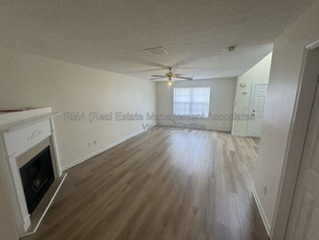 Foto del edificio - 1330 Labonte Pkwy