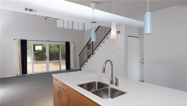 Foto del edificio - 1408 W 51st St