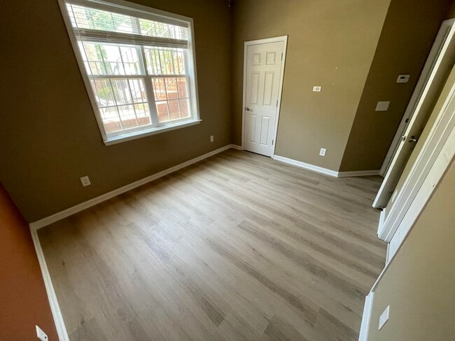 Building Photo - 2253 Limehurst Dr NE