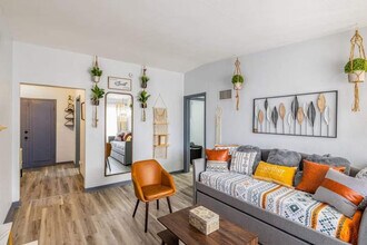 Building Photo - 1400 Montclair Ct