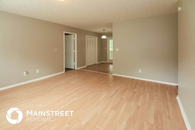 Foto del edificio - 693 Oak Dr