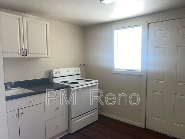 Foto del edificio - 923 W 2nd St