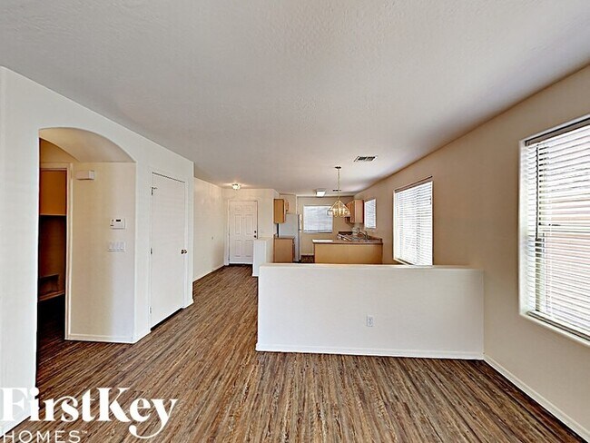 Building Photo - 14833 W Dahlia Dr