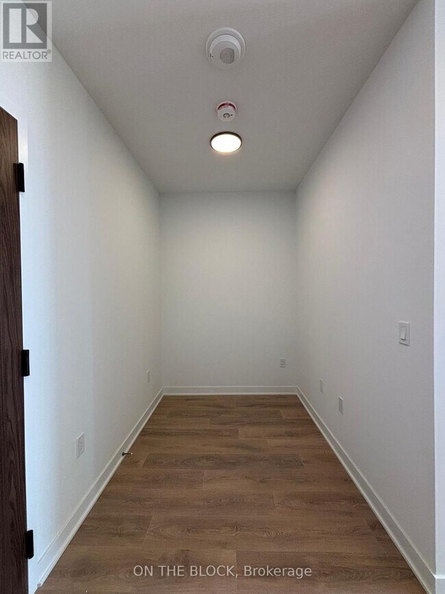 Building Photo - 1037 The Queensway