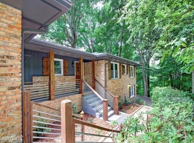 Building Photo - 4327 Azalea Dr SE